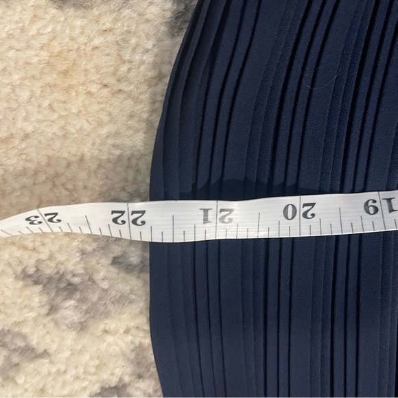 CLUB Monaco Navy Viga Pleated Tie-Shoulder Romper size 4 - Picture 10 of 13